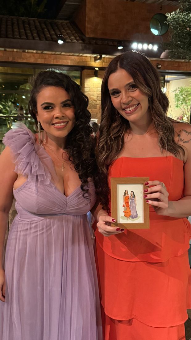 Amigas com seus retratos em aquarela