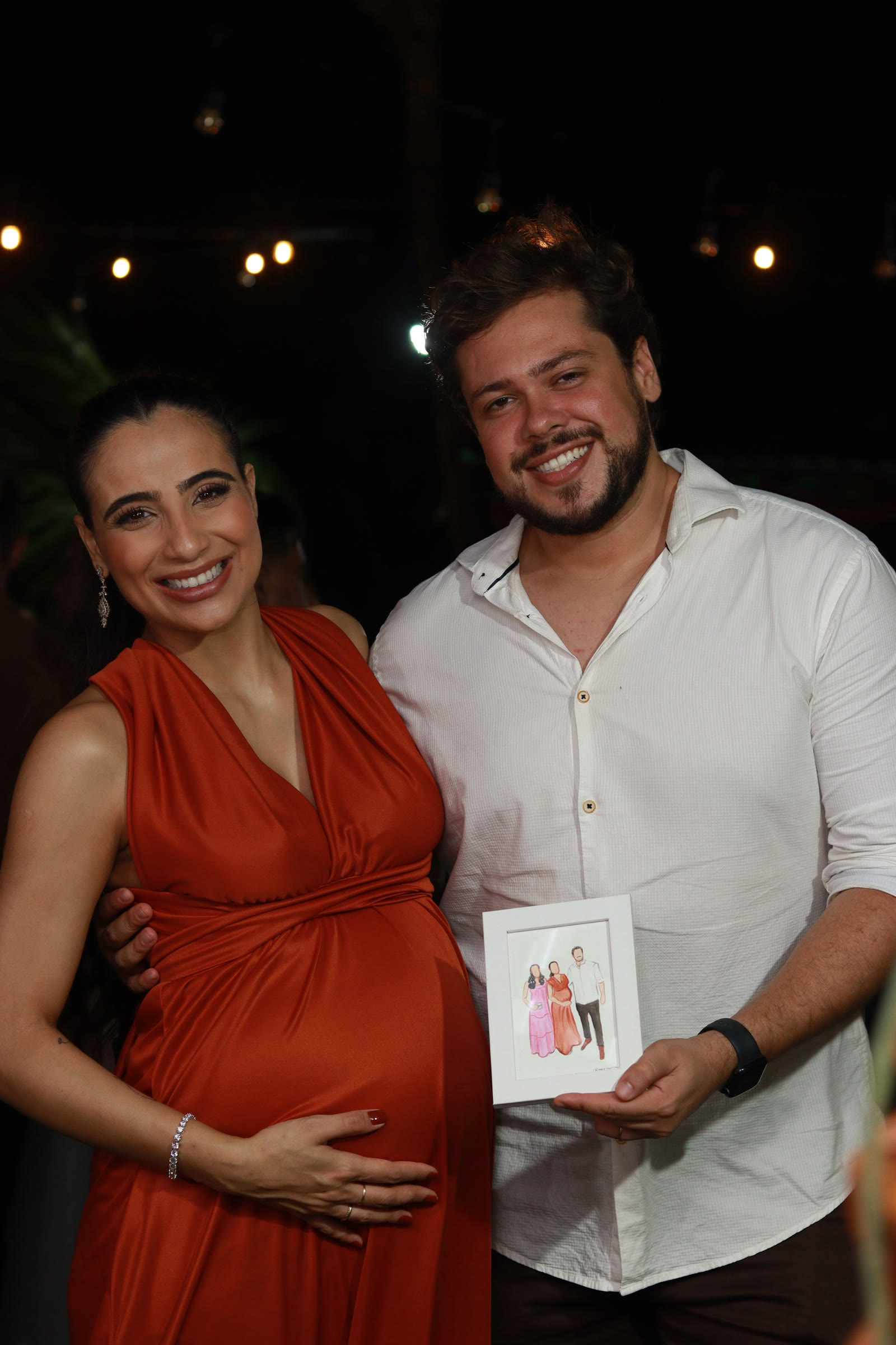 Casal esperando bebê com o retrato